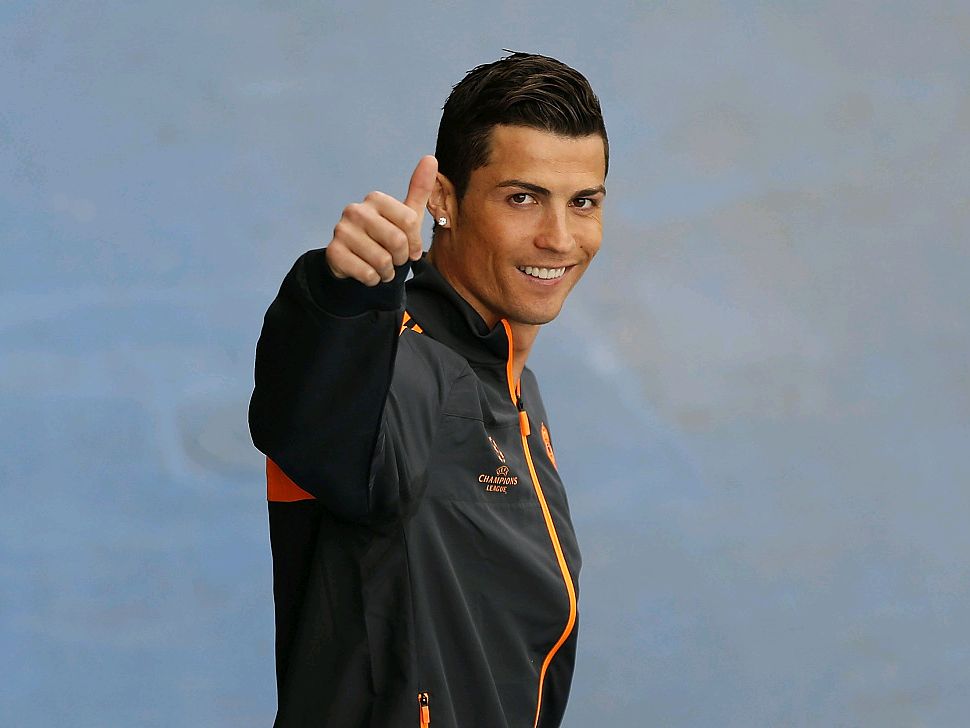 图片报：法兰克福解雇队医，因其在球队下榻酒店治疗对手球员