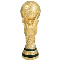 莱奥：我正在学习踢中锋，球队在场内场外都在帮助我（莱奥：正学习胜任中锋，球队场上场下都在帮我）