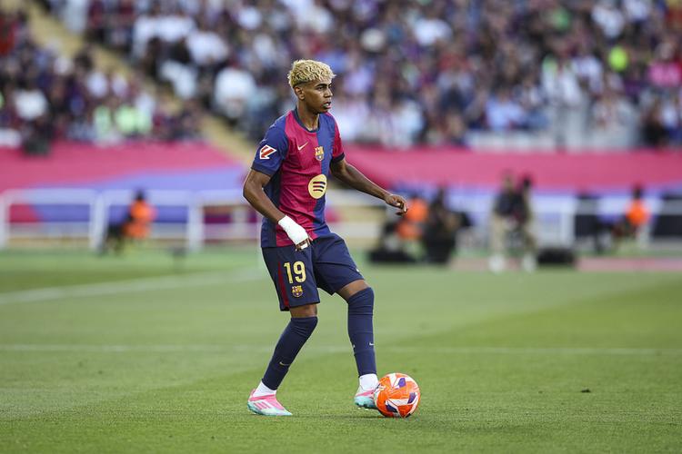 韩足晚报（2025.12.8）富川历史性闯进K1舞台（韩足晚报（2025.12.8）：富川队历史性跻身K1行列）