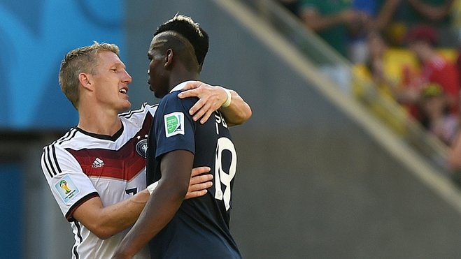 足球国足球员获赞：比赛态度专业（国足队员获赞：以专业态度投入比赛）