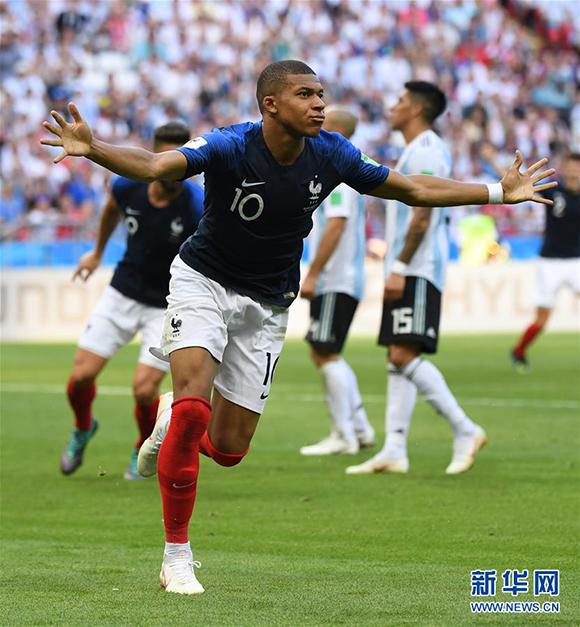 近15年谷歌每年搜索量最高球员：C罗10次断崖领先，梅西仅1次（谷歌近15年年度最热球员：C罗10次一骑绝尘，梅西仅1次登顶）