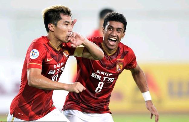 赵丽娜：走了70所学校，女孩踢球屈指可数；想让女孩踢球普及