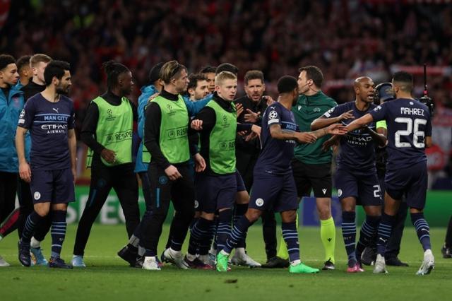 天空：纽卡对谢什科报价8000万欧+浮动，曼联不想卷入竞价战（天空：纽卡8000万欧+浮动报价谢什科，曼联不愿参与竞价战）