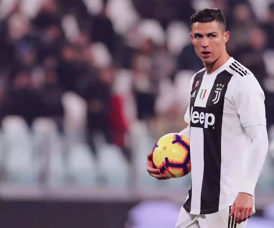 孔蒂：球迷应忽略球队的谣言；欧洲裁判比意甲好？我不聊这个（孔蒂：请球迷别信球队传闻；欧战裁判是否优于意甲？此话题我不置评）