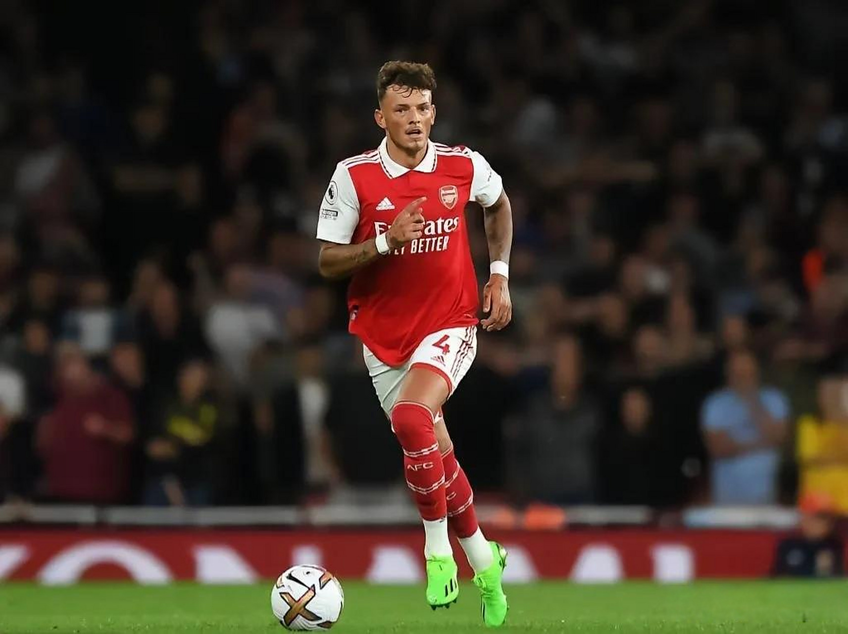 扎鸟给年轻球员建议：和真心对自己好的人在一起，信任这些人（扎鸟告诫年轻球员：与真诚善待你的人同行，并信任他们）