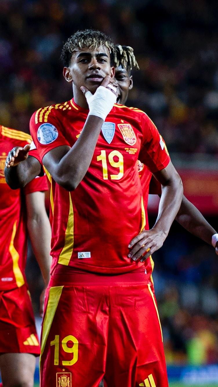 本赛季俱乐部双人组进球榜：凯恩+迪亚斯37球高居第一（本季俱乐部二人组进球排名：凯恩携迪亚斯以37球登顶）