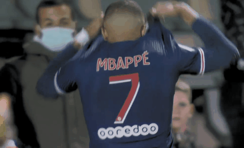 前15轮德甲凯恩6次当选全场最佳，比其他球员至少多3次（德甲前15轮：凯恩6次当选全场最佳，领先其他球员至少3次）