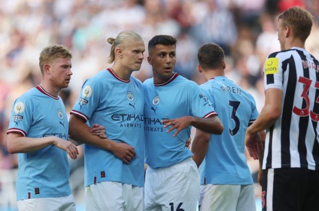 记者：韩鹏仍是泰山主帅，但俱乐部需要找个名义上的“主帅”