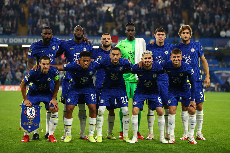 球迷向场内扔杂物引发骚乱，梅西印度行球场亮相仪式提前结束（球迷投掷杂物引发骚动，梅西印度行球场亮相仪式被迫提前结束）