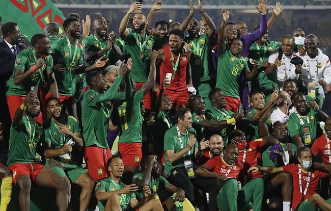 摩纳哥1-0客胜十人博德闪耀，巴洛贡一锤定音，甘德森直红（摩纳哥1-0客擒十人博德闪耀：巴洛贡定胜局，甘德森直红）