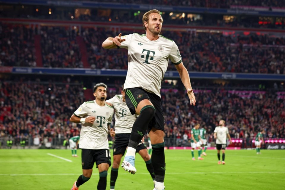 镜报：麦克托米奈上赛季意甲收官战亲签球衣成交价超2.4万欧（镜报：麦克托米奈意甲赛季收官战亲笔签名球衣拍卖价突破2.4万欧元）