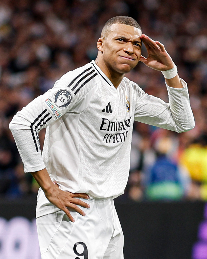 铜梁龙官方：下赛季球衣为主红客白，欢迎球迷投票27赛季球衣（铜梁龙官宣下季主红客白，启动27赛季球衣球迷投票）