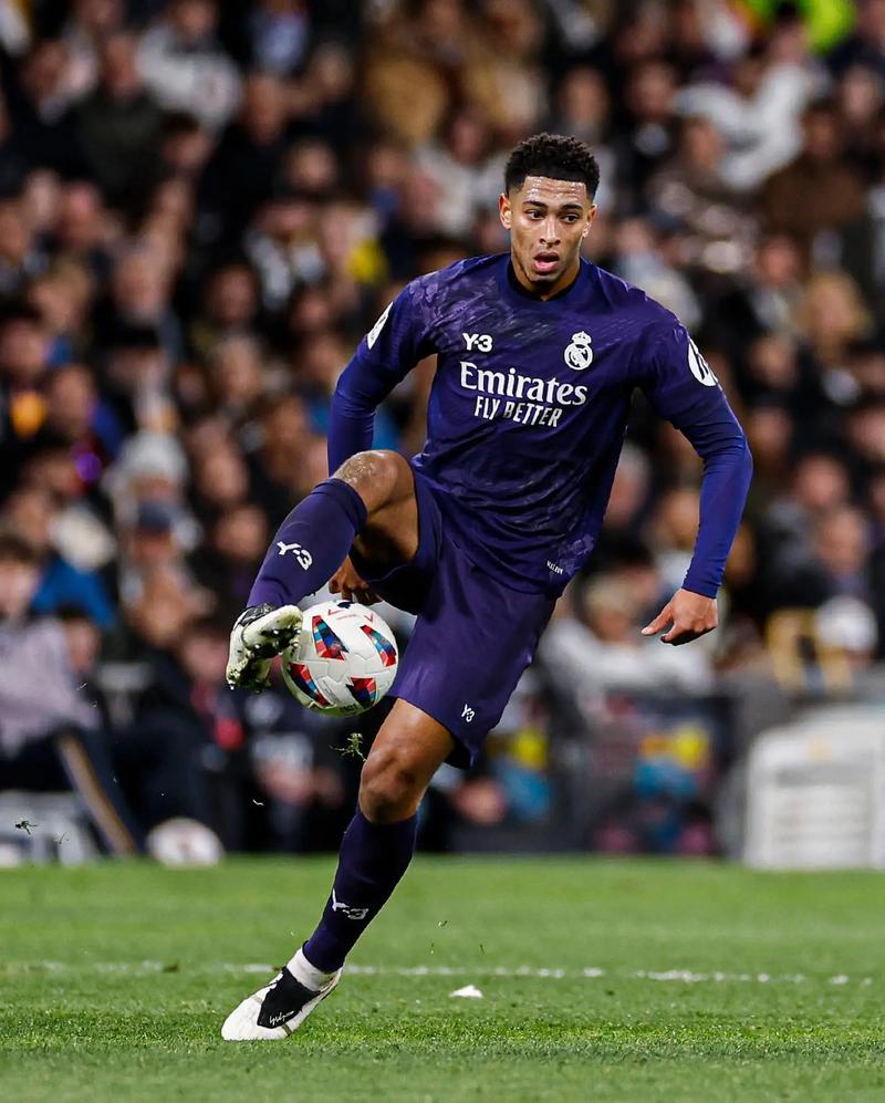 西甲战报：斯威德伯格梅开二度，九人皇马0-2塞尔塔（西甲赛况：斯威德伯格双响，九人皇马0-2不敌塞尔塔）